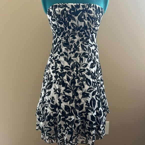 White House Black Market Silk Chiffon cocktail dress. Size 0 Black/white floral - Picture 1 of 5